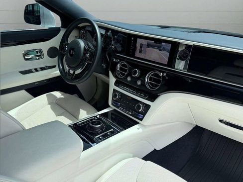 Used 2022 Rolls-Royce Ghost image 2