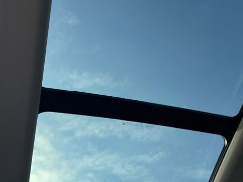 Used 2021 Buick Envision Avenir w/ Technology Package II image 29