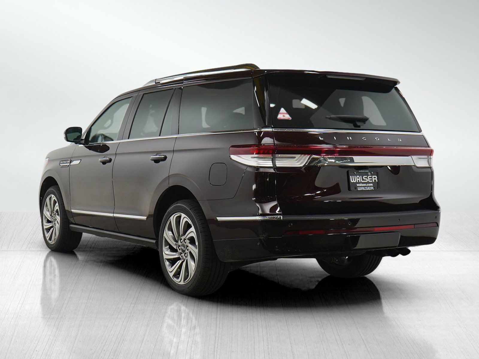 Used 2023 Lincoln Navigator Reserve w/ Equipment Group 201A AWD/4WD image 3