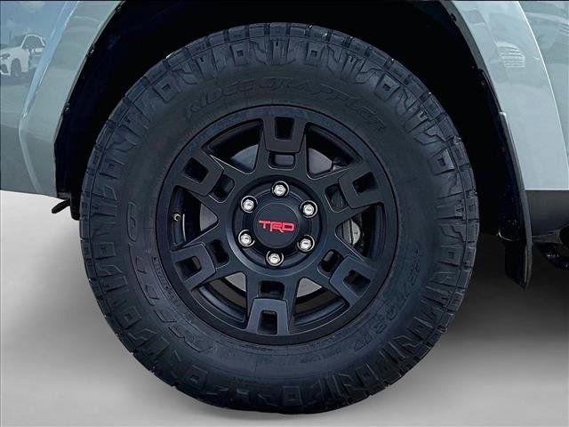 Used 2023 Toyota 4Runner TRD Off-Road Premium w/ Moonroof Package AWD/4WD image 10