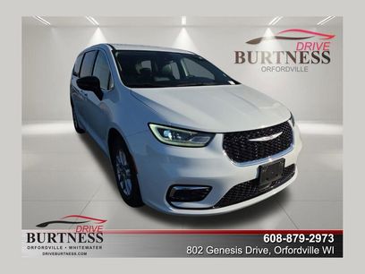 Used 2024 Chrysler Pacifica Touring-L