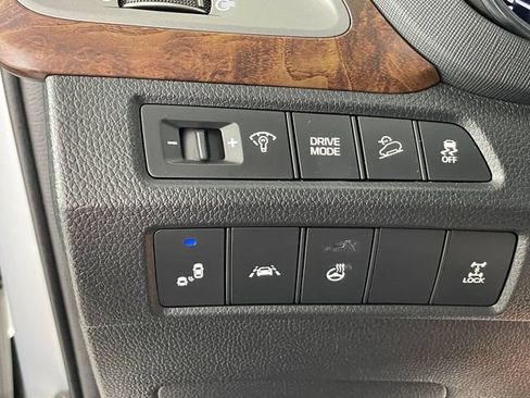 Used 2018 Hyundai Santa Fe Sport w/ 2.0T Ultimate Tech Package 05 AWD/4WD image 16