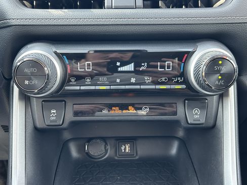 Certified 2024 Toyota RAV4 XLE AWD/4WD image 30