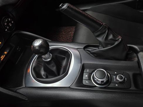 Used 2016 MAZDA MX-5 Miata Club RWD image 25