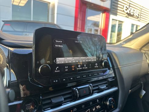 Certified 2025 Nissan Pathfinder SL w/ SL Premium Package image 9