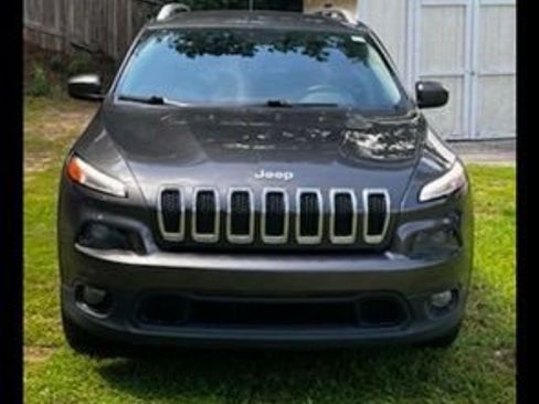 Used 2017 Jeep Cherokee Latitude w/ Comfort & Sound Group FWD image 1