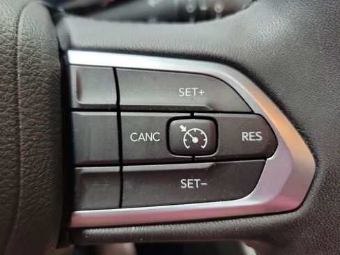 Used 2024 Jeep Compass Latitude AWD/4WD image 35