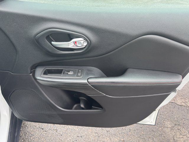 Used 2016 Jeep Cherokee 75th Anniversary FWD image 13