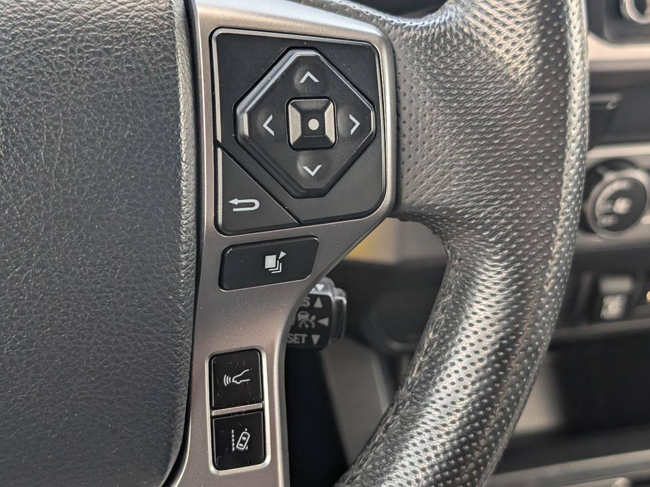 Used 2020 Toyota Tacoma SR5 AWD/4WD image 13