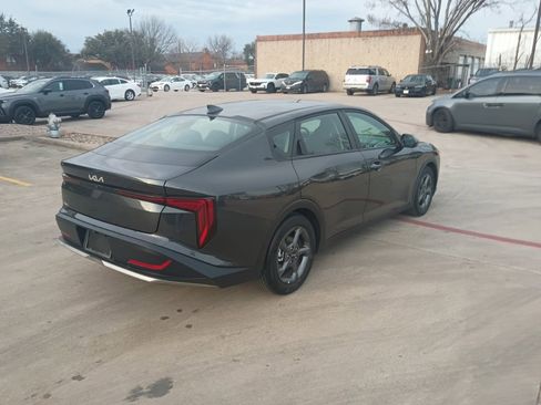 Used 2025 Kia K4 LXS image 9