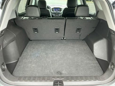 Used 2024 GMC Terrain SLT image 17