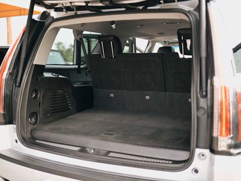 Used 2019 Cadillac Escalade ESV Luxury image 13