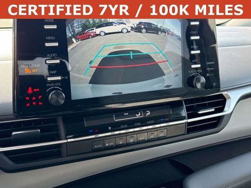 Used 2024 Toyota Sienna LE FWD image 22