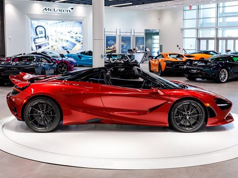 Used 2027 McLaren 750S Spider RWD image 32