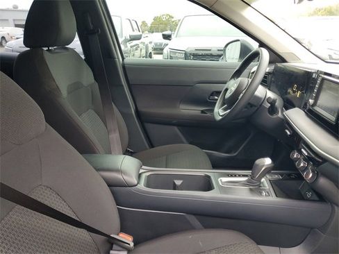 Used 2025 Nissan Kicks S image 31