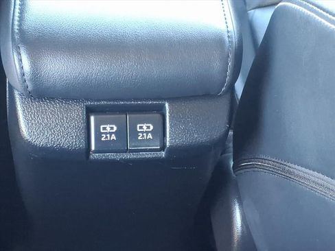 Used 2022 Toyota Prius Prime Limited image 18