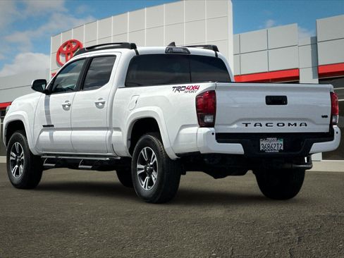 Certified 2019 Toyota Tacoma TRD Sport w/ Technology Package AWD/4WD image 5