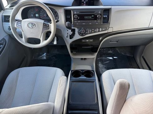 Used 2014 Toyota Sienna LE image 13
