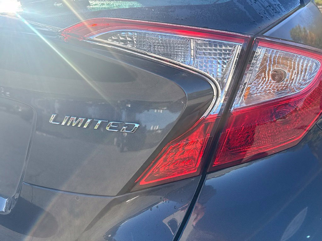 Used 2019 Toyota C-HR Limited FWD image 5
