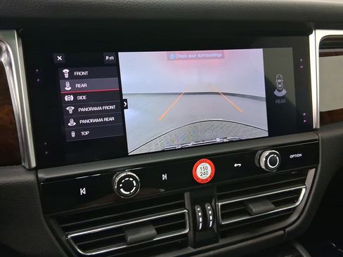 Used 2023 Porsche Macan image 27