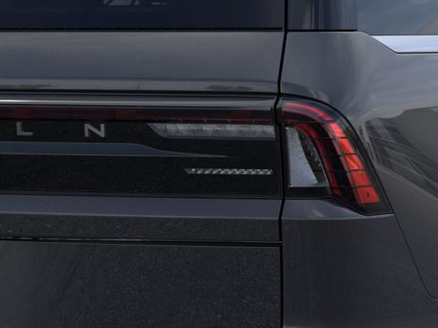 New 2026 Lincoln Navigator Premiere AWD/4WD image 21