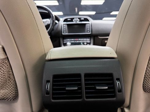 Used 2017 Jaguar F-PACE Prestige image 40