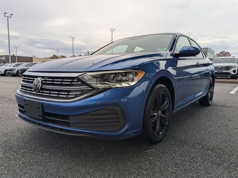 Used 2023 Volkswagen Jetta SE image 8