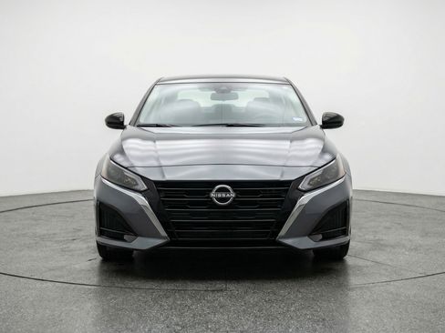 Used 2025 Nissan Altima 2.5 SV image 2