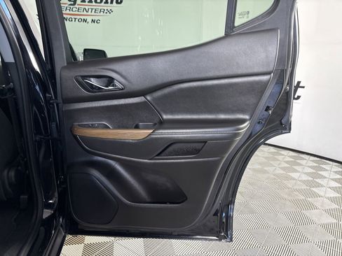 Used 2023 GMC Acadia SLE w/ Driver Convenience Package image 26