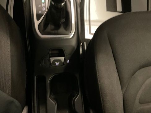 Used 2018 Jeep Renegade Latitude w/ Cold Weather Group image 21