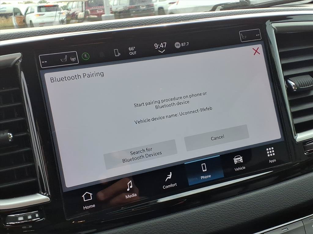 Used 2023 Chrysler Pacifica Touring-L FWD image 10