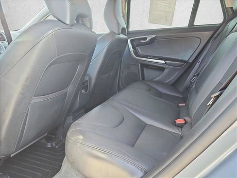Used 2018 Volvo V60 T5 Cross Country w/ Convenience Package image 19
