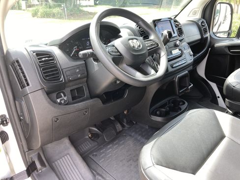 Used 2024 RAM ProMaster 2500 w/ Convenience Group FWD image 12