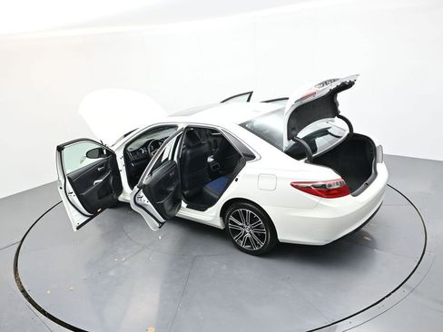 Used 2016 Toyota Camry SE image 39