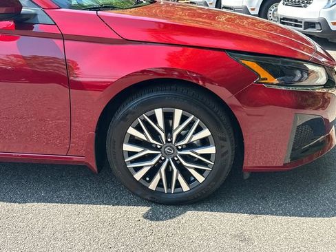 Used 2025 Nissan Altima 2.5 SV w/ SV Premium Package FWD image 13