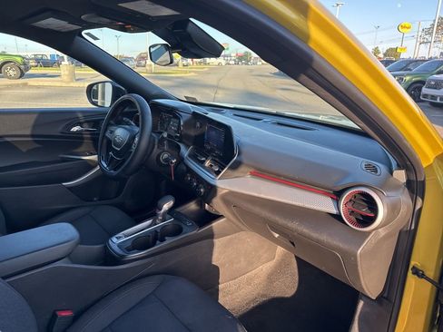 Used 2025 Chevrolet Trax RS image 21