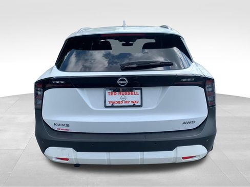 Used 2025 Nissan Kicks SV w/ SV Premium Package AWD/4WD image 4