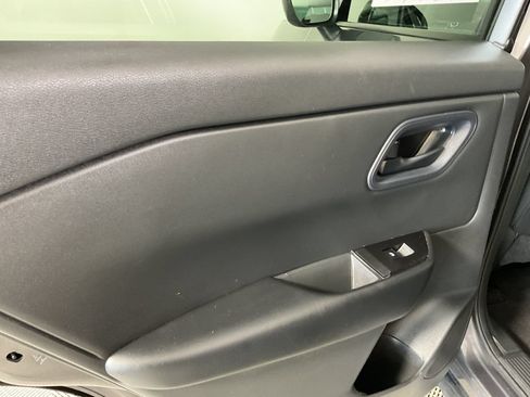 Used 2024 Nissan Rogue S AWD/4WD image 18