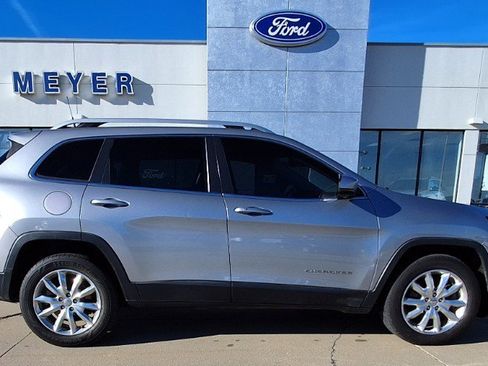 Used 2017 Jeep Cherokee Limited image 1
