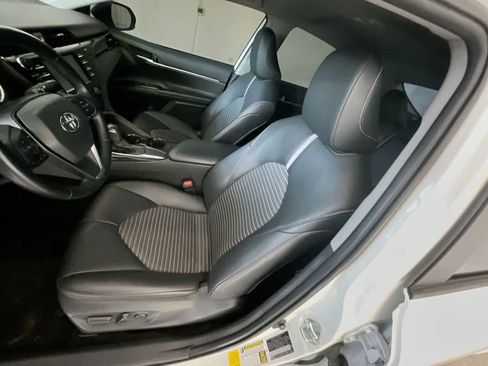 Used 2020 Toyota Camry SE w/ Carpet Mat Package FWD image 11