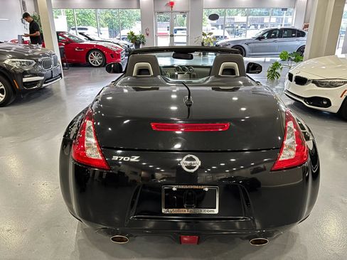Used 2019 Nissan 370Z Touring RWD image 36