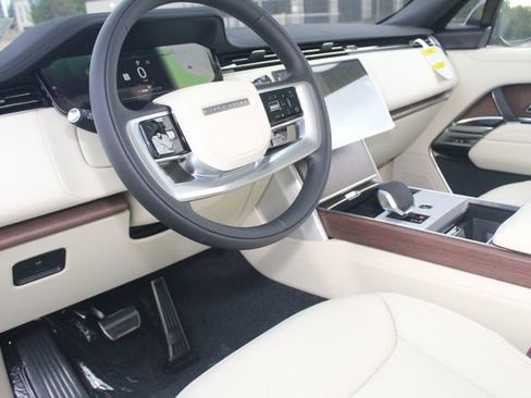New 2025 Land Rover Range Rover SE image 14