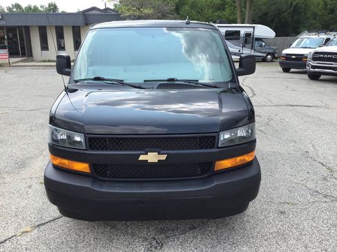 Used 2021 Chevrolet Express 2500 w/ Driver Convenience Package RWD image 2