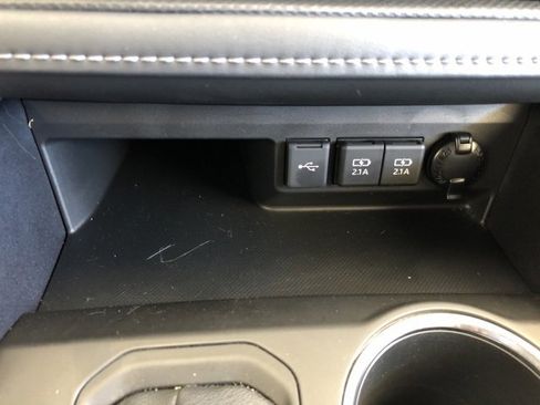 Used 2020 Toyota Highlander XLE image 31