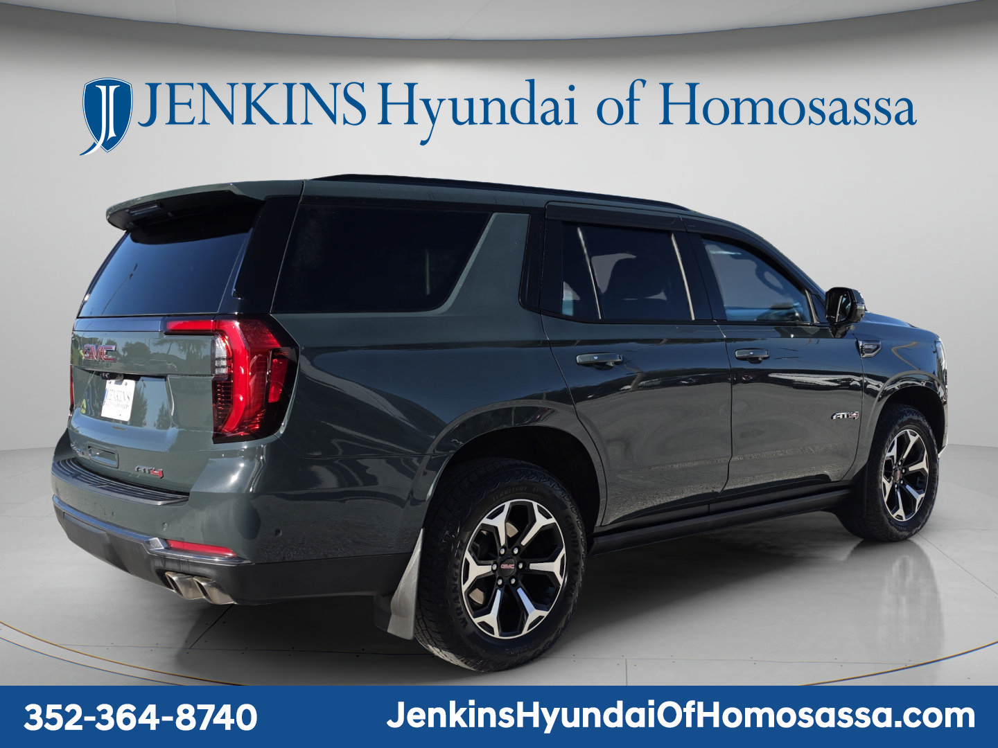 Used 2025 GMC Yukon AT4 w/ AT4 Premium Package AWD/4WD image 4