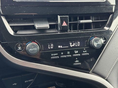 Used 2022 Toyota Camry XSE image 18