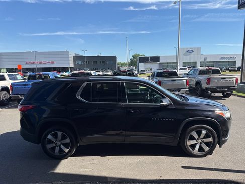 Used 2020 Chevrolet Traverse LT w/ LT Premium Package AWD/4WD image 5
