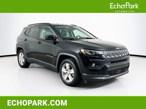 Used 2022 Jeep Compass Latitude image 1