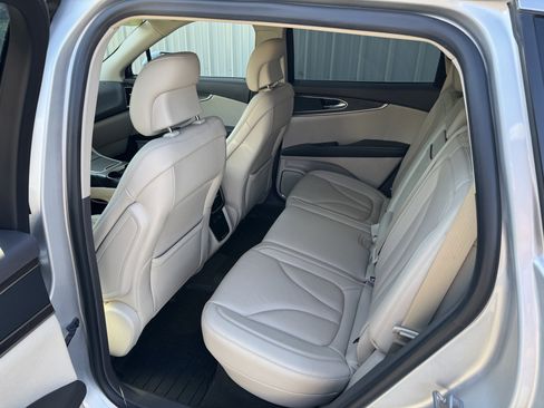 Used 2019 Lincoln Nautilus Select image 30