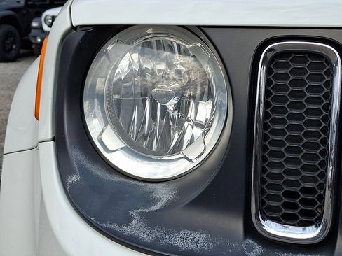 Certified 2016 Jeep Renegade Latitude image 9